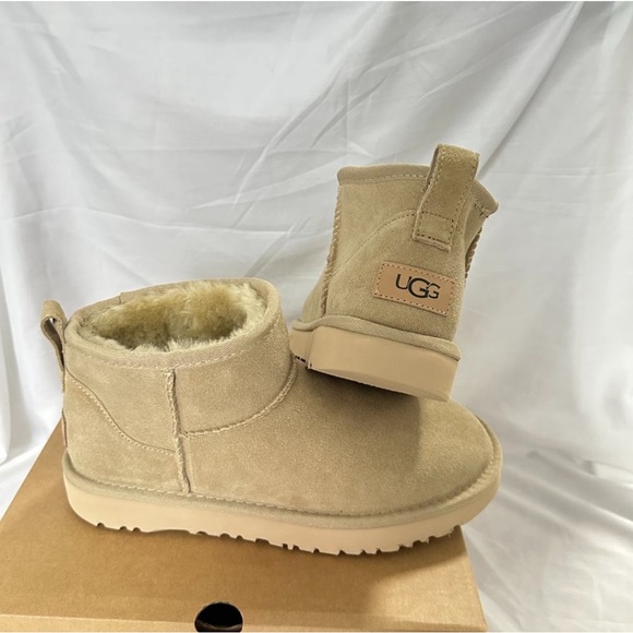 UGG Ultra Mini - Picture 2 of 10